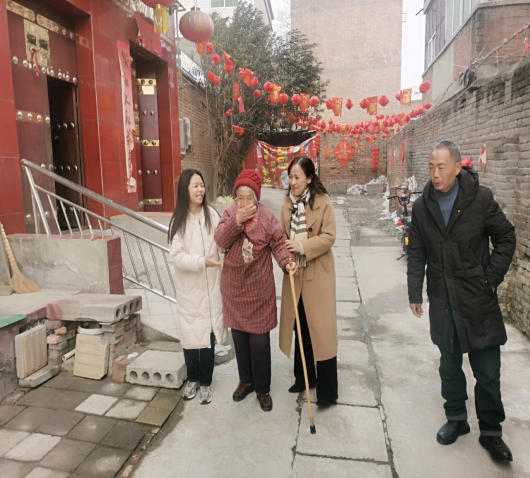 瑟瑟冬日 暖暖溫情——公司黨委、工會(huì)開展“送溫暖、送祝?！被顒?dòng)